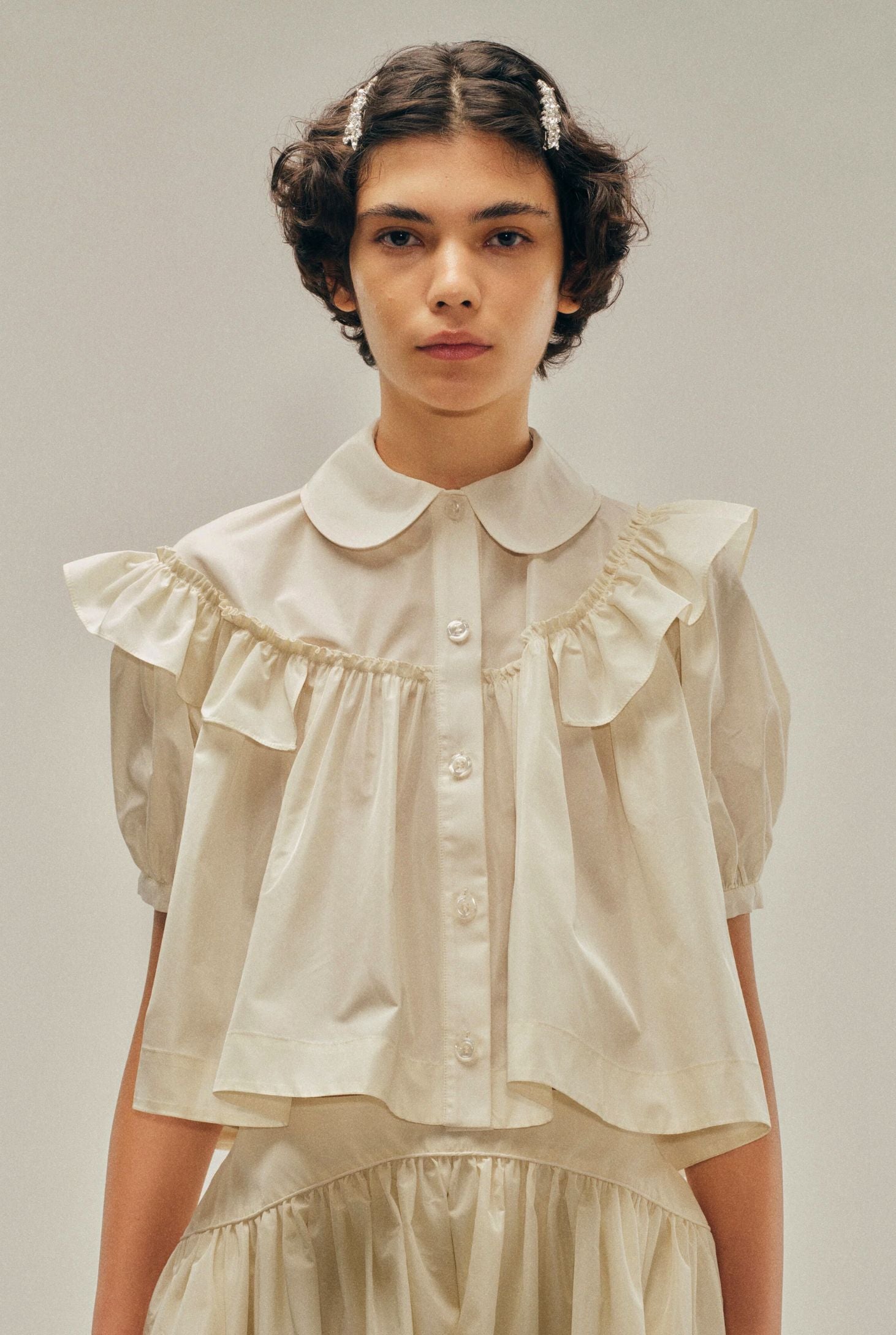 CROPPED PUFF SLEEVE RUFFLE FRILL SHIRT CREAM