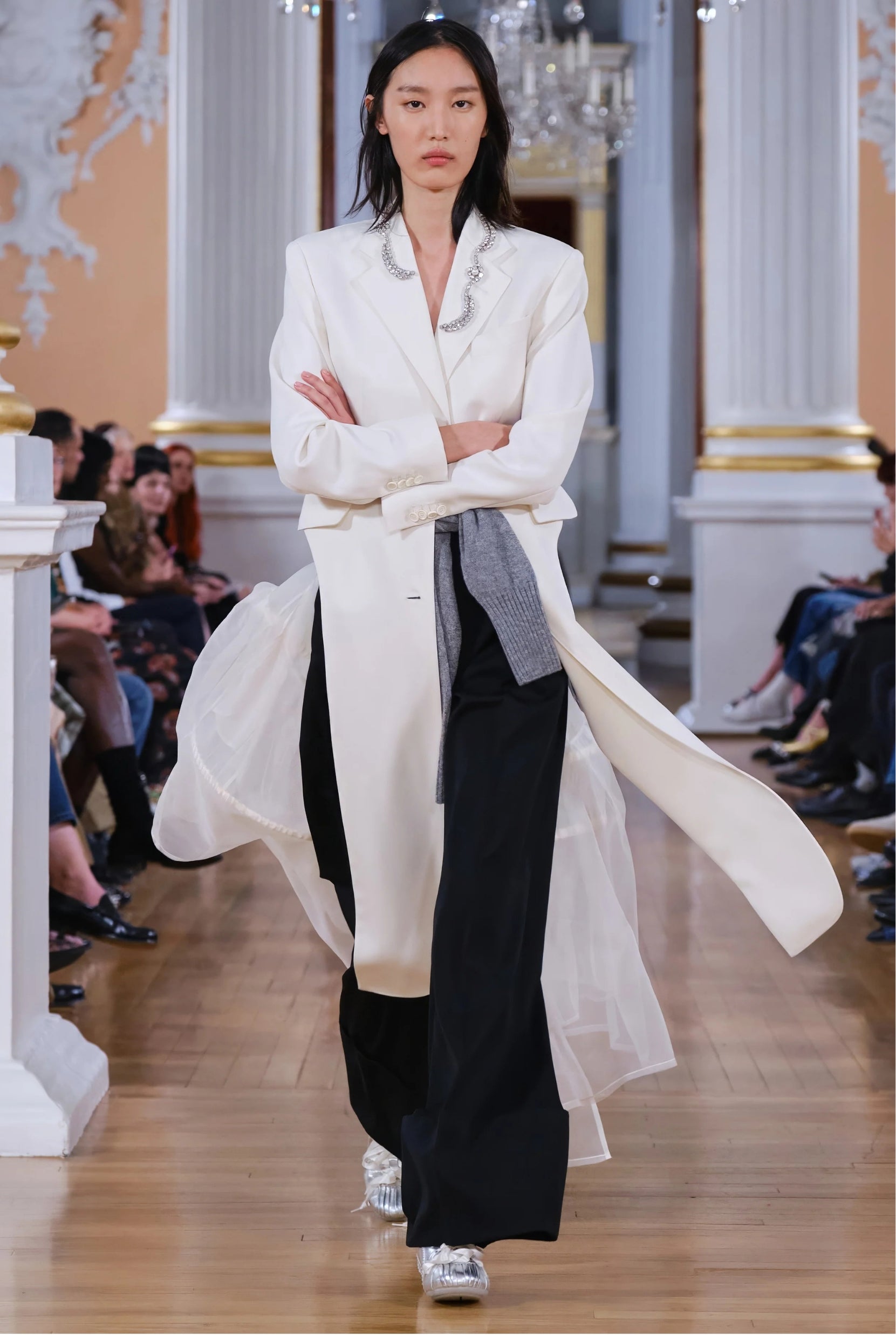 EXTENDED HIP CUTAWAY TAILCOAT W/ EMB CREAM