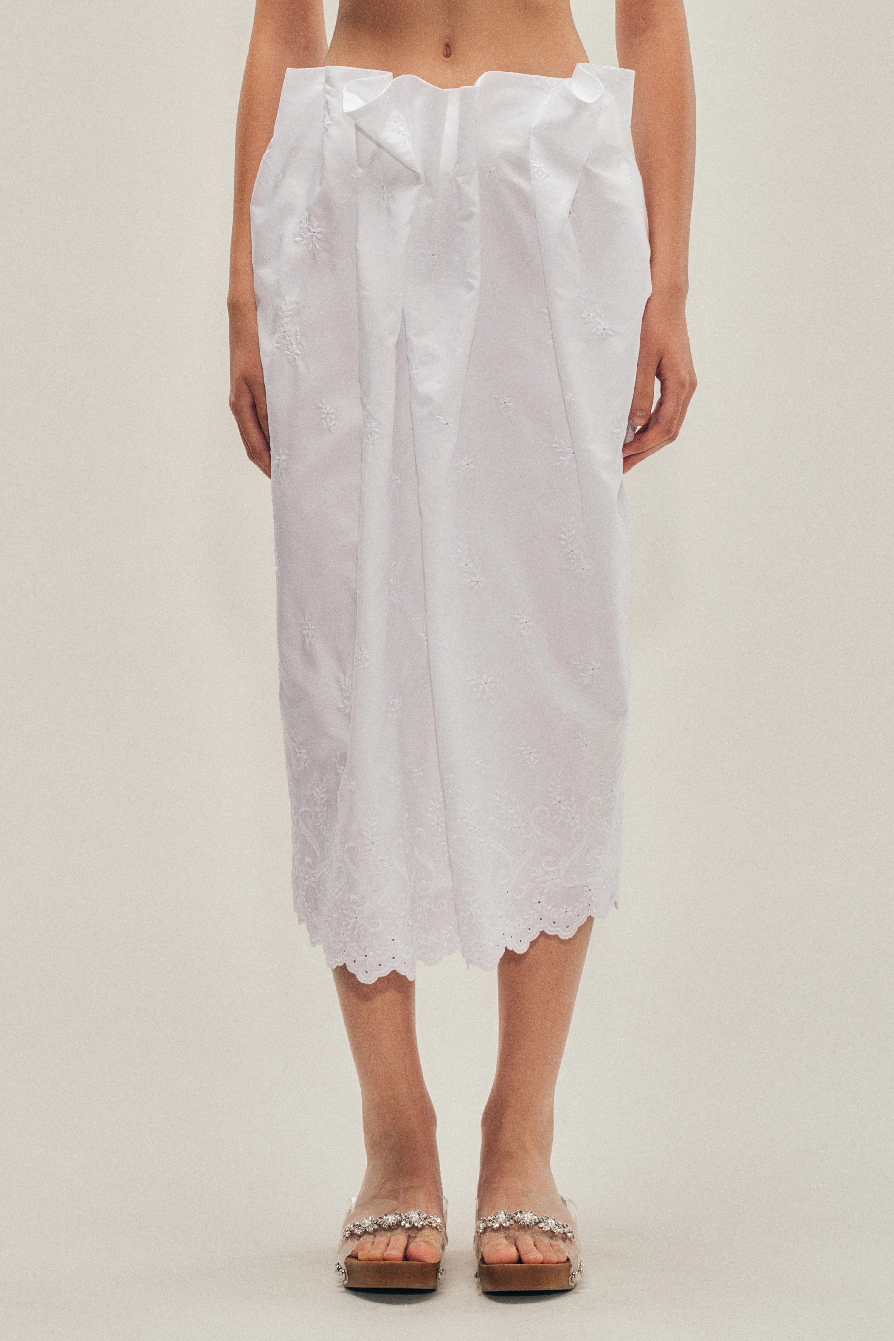 PLEATED WAIST PENCIL SKIRT WHITE BRODERIE