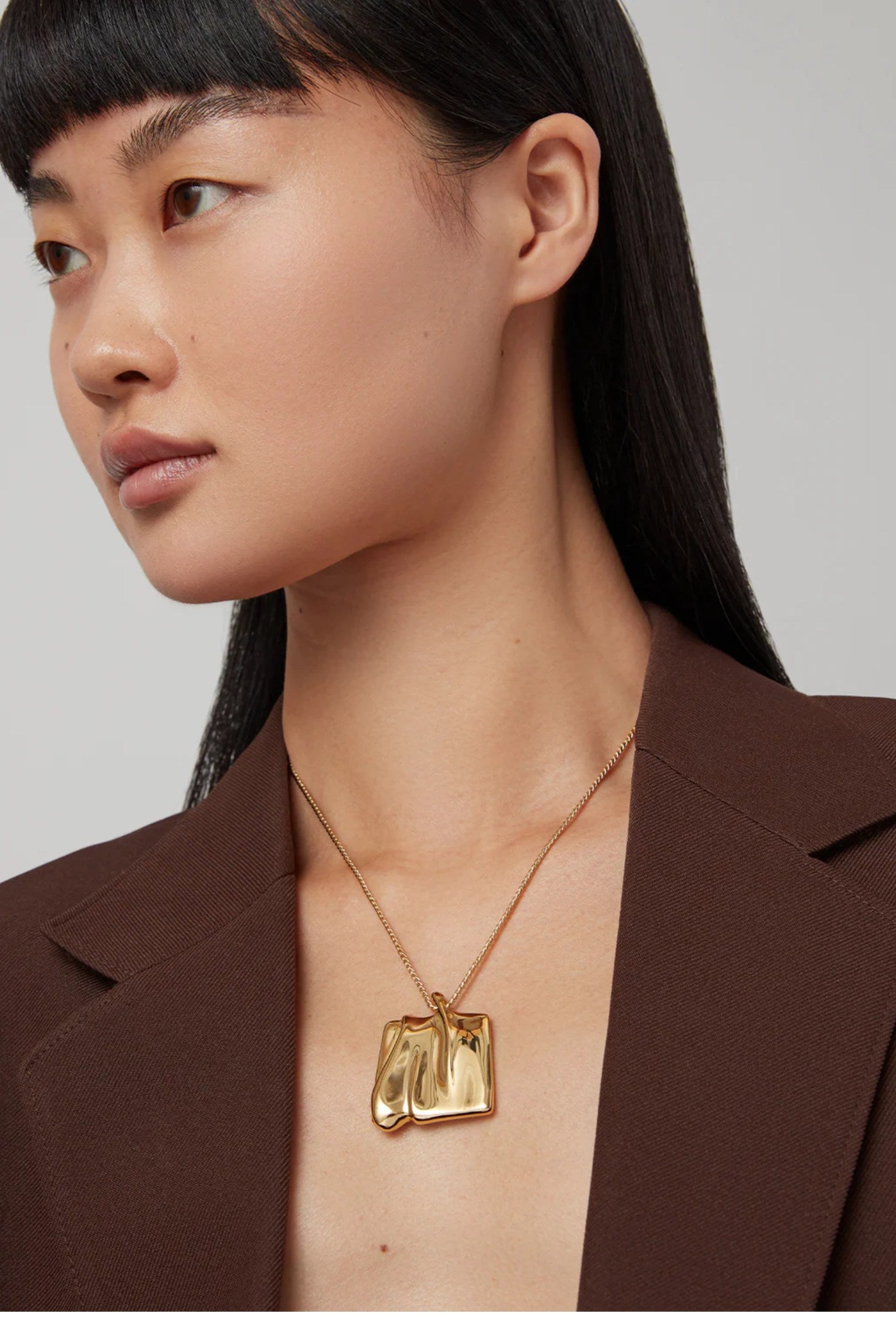 Sundra Pendant Necklace