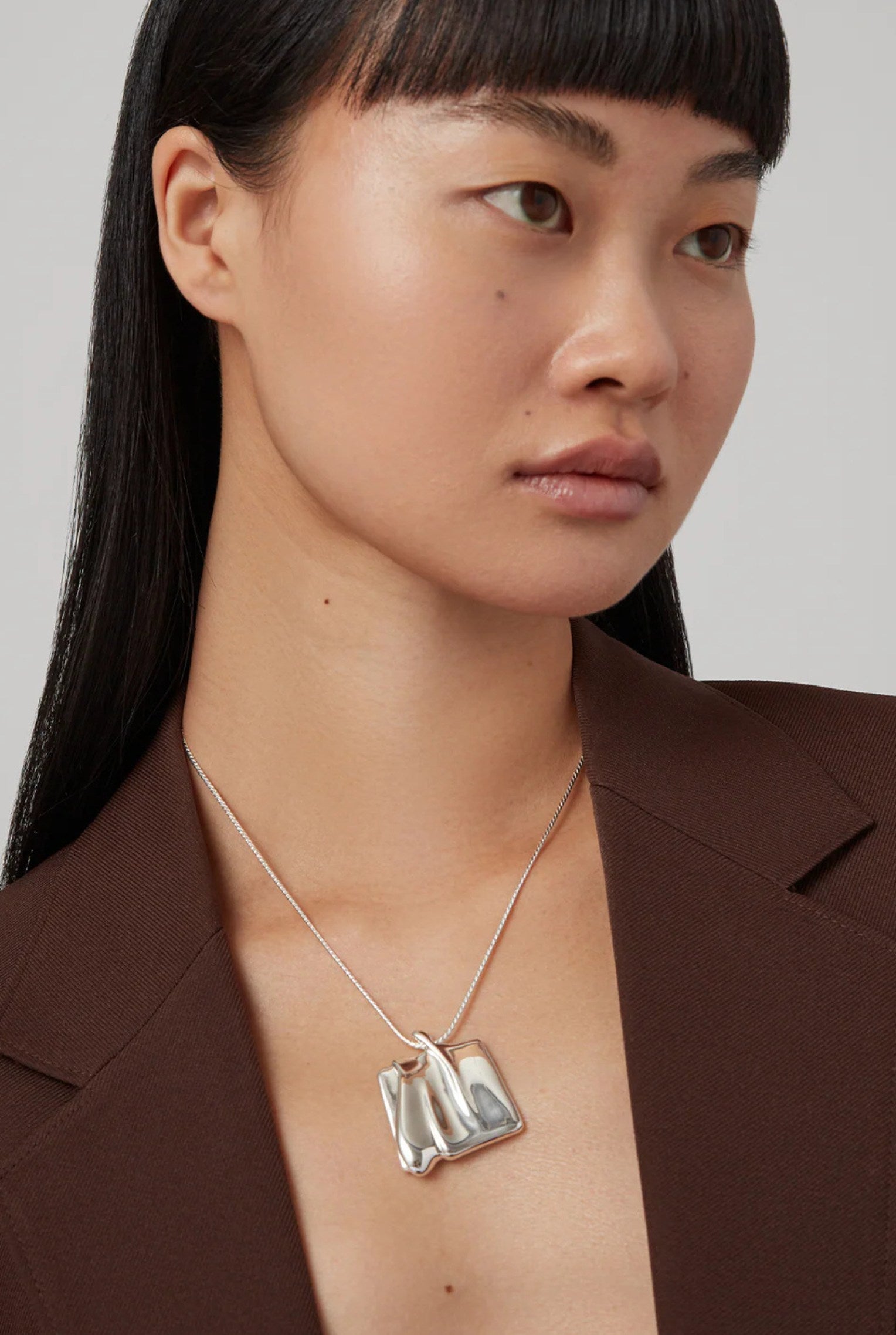 Sundra Pendant Necklace