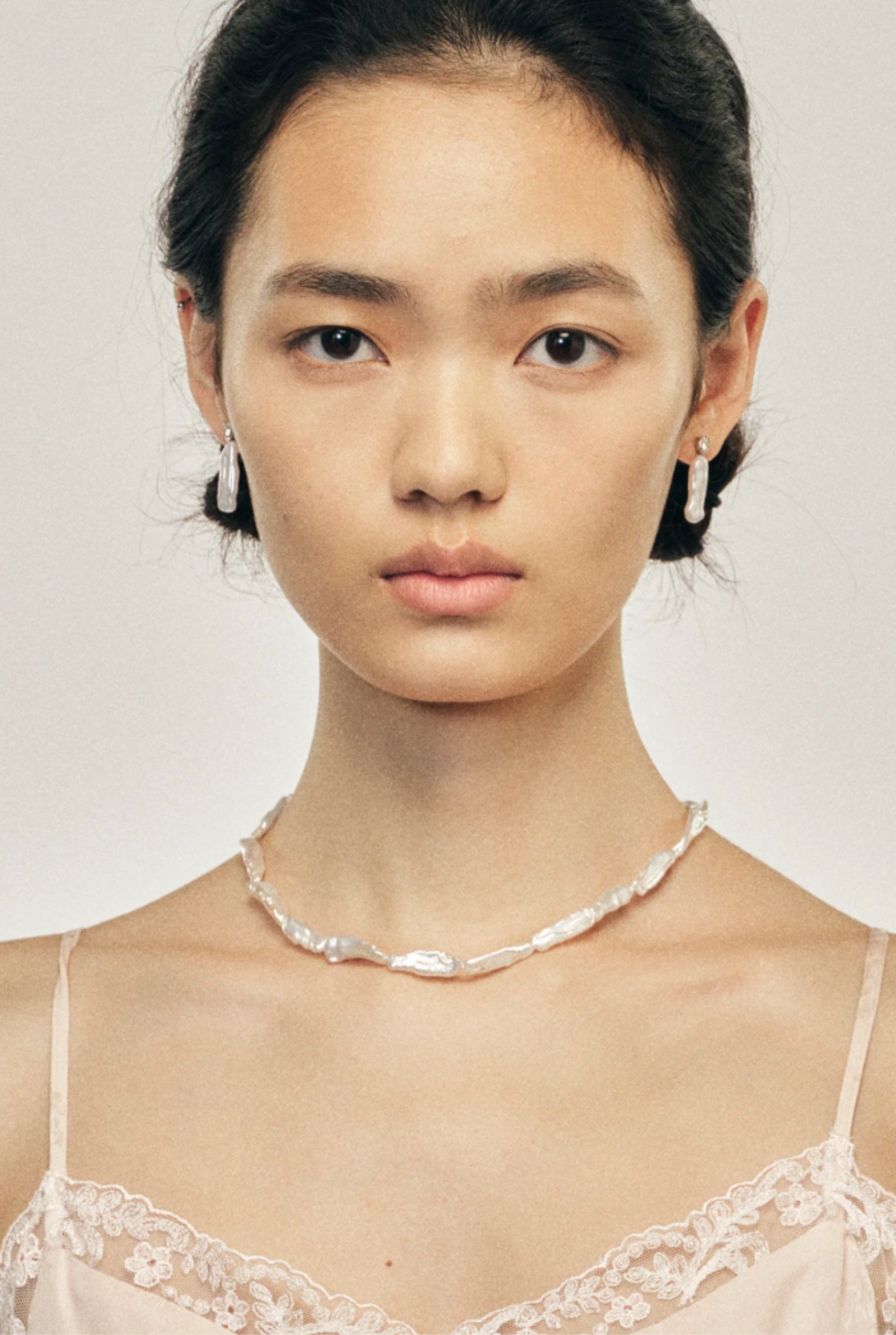 CARABINER PEARL NECKLACE